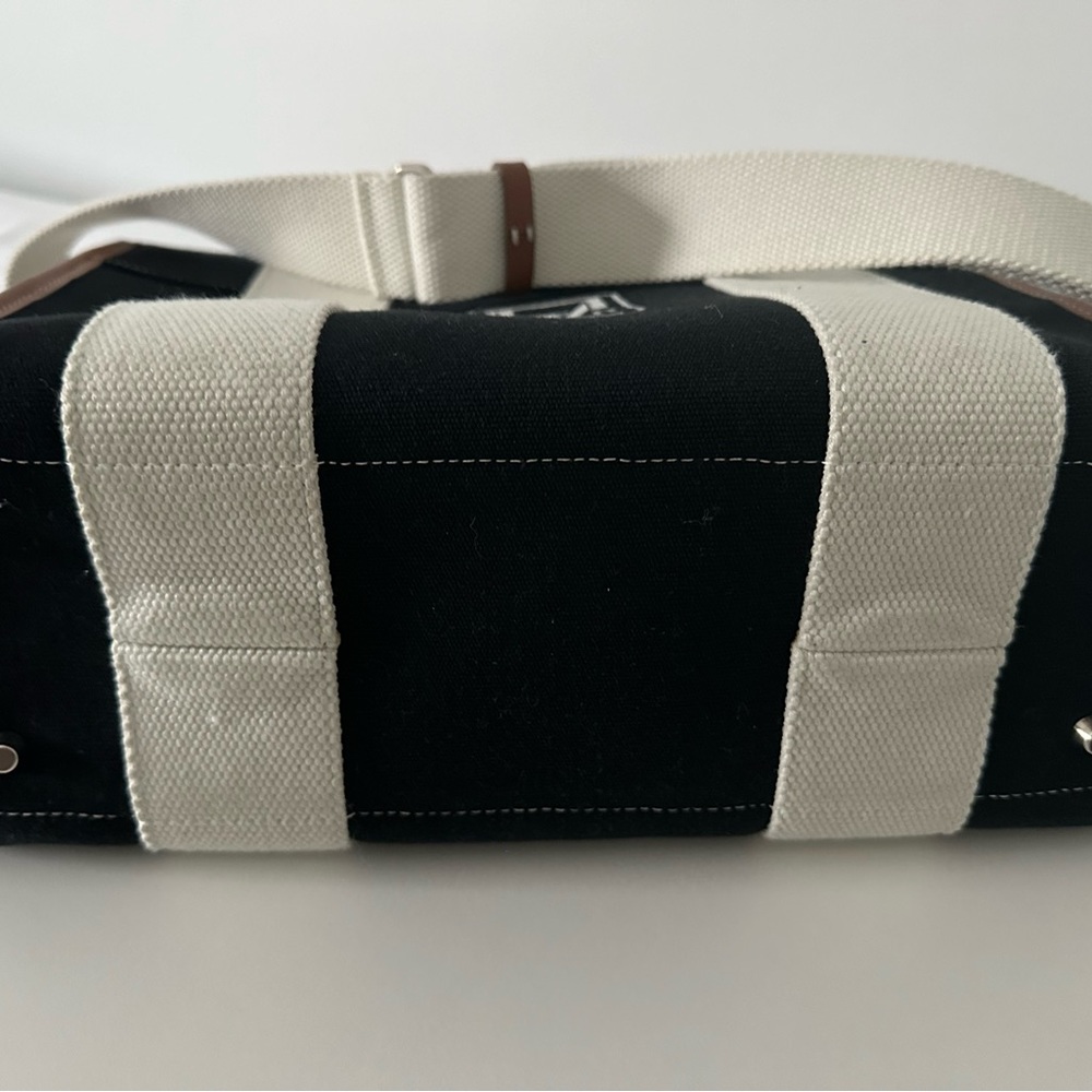 Stylish Black and White Tote Bag - Picture 12 of 17